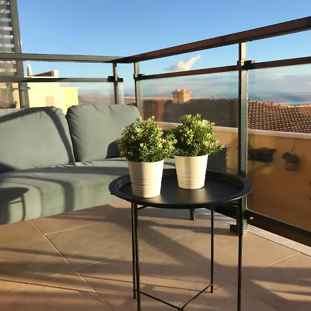 Belle Vue Triplex On The Hill Apartman