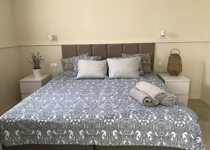 Belle Vue Triplex On The Hill