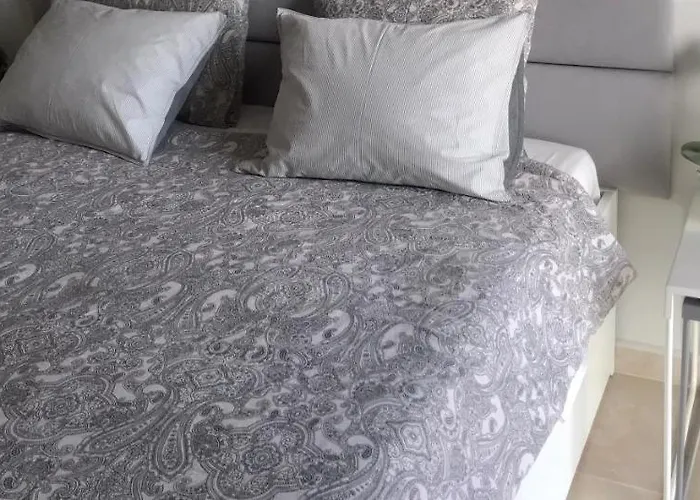 Belle Vue Triplex On The Hill