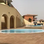 Belle Vue Triplex On The Hill Apartment