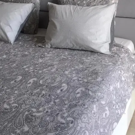 Belle Vue Triplex On The Hill